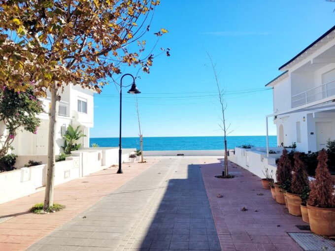 Enjoy the coastal lifestyle until the end of April