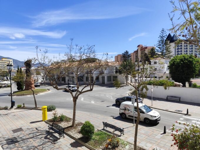 🏡 EXCLUSIVO PISO CON TRES TERRAZAS EN EL CENTRO DE FUENGIROLA 🌟 MUY LUMINOSO Y A PASOS DEL MAR
