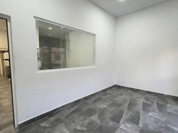 LOCAL CON SALIDA DE HUMOS EN ALQUILER Y SIN TRASPASO – ZONA ELOLA