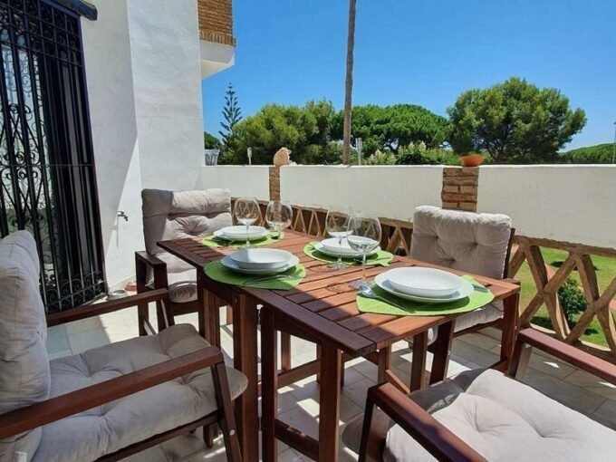 🌴 APARTAMENTO EN ALQUILER A 100 M DEL MAR EN CALAHONDA – AMPLIA TERRAZA Y 2 SUITES